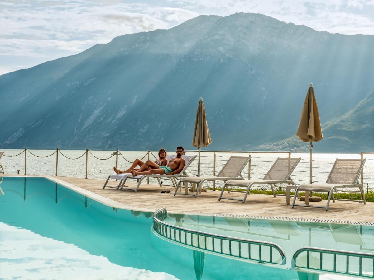 Hotel Leonardo Da Vinci Лімоне-суль-Гарда Екстер'єр фото